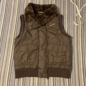 DKNY Active Puffy Vest with Faux Fur Collar and Lots of Pockets Size Medium